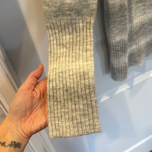 Smart set sweater. Size M - Picture 2 of 7